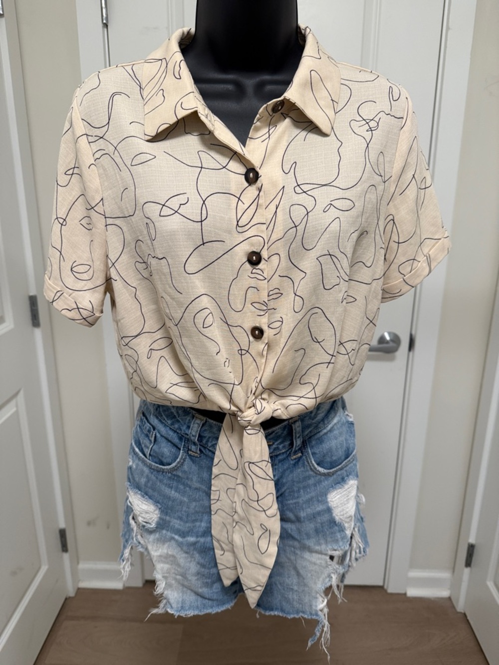 Abstract Line Art Blouse - Picture 8 of 10